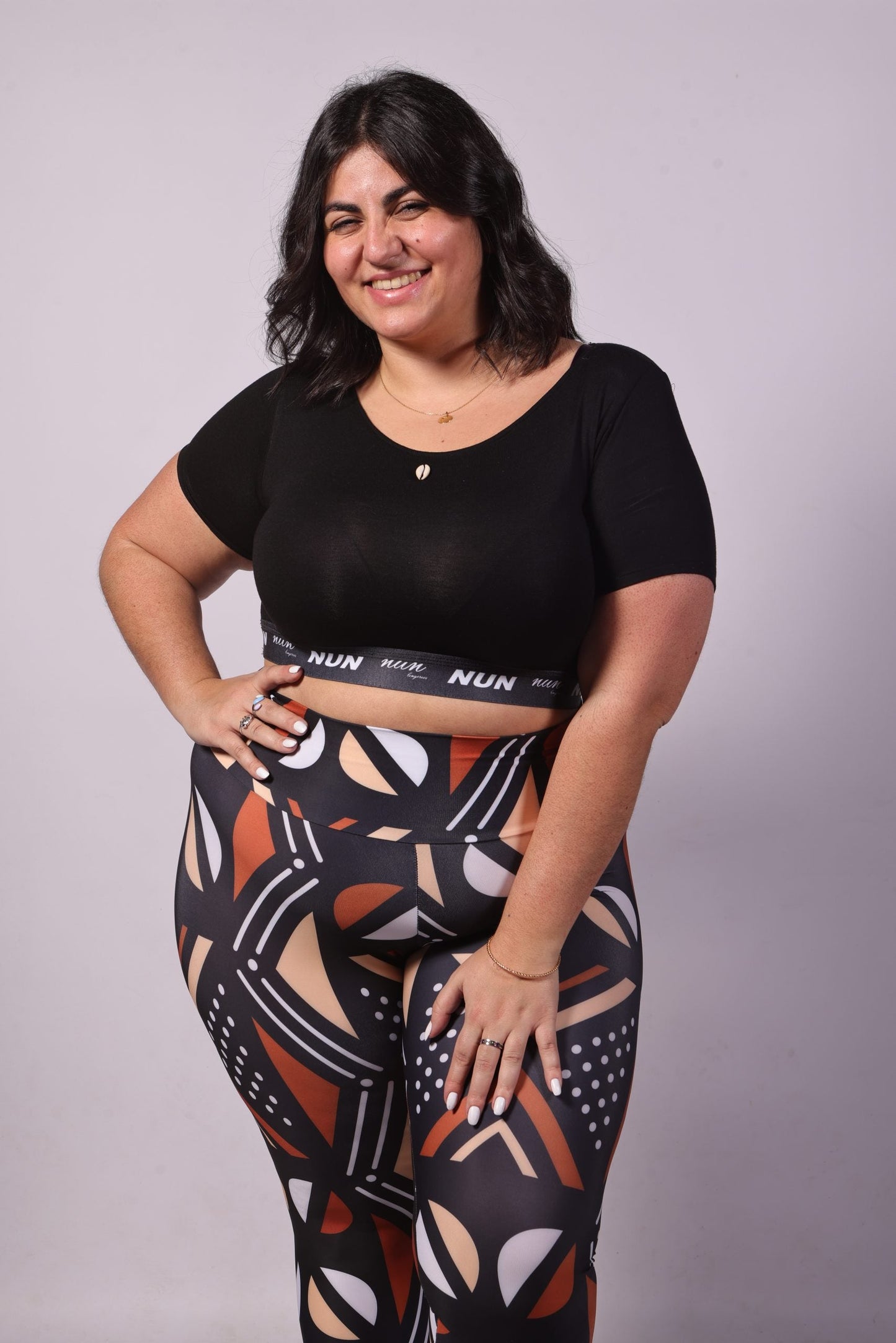 CURVY SPORTY BEAUTY – blusa preta